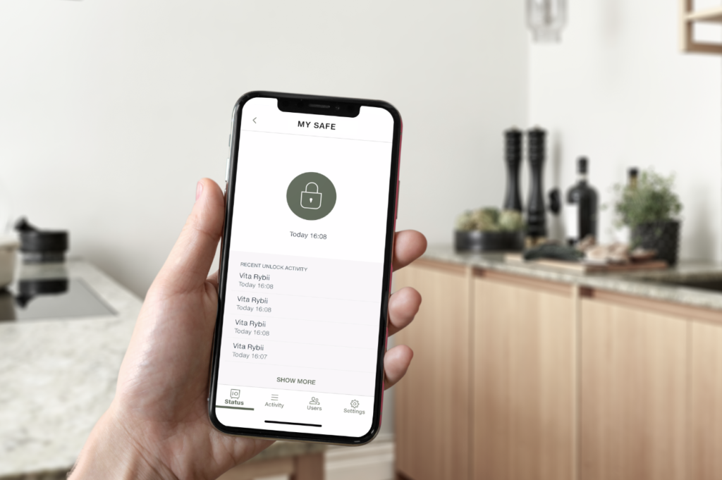 EverydaySafe mobile app controlling drawer access and users